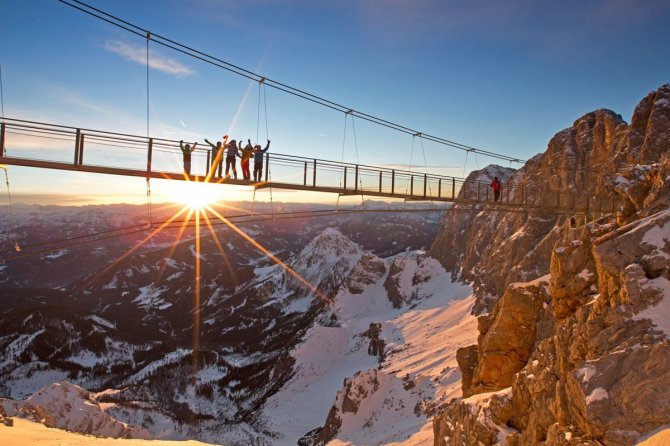Ausflug auf den Dachstein Gletscher zum Winterwandern, Skifahren, Snowboarden oder Langlaufen